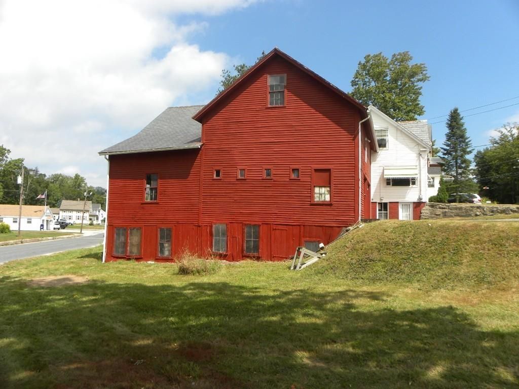 Side view of the Barn and Farmhouse